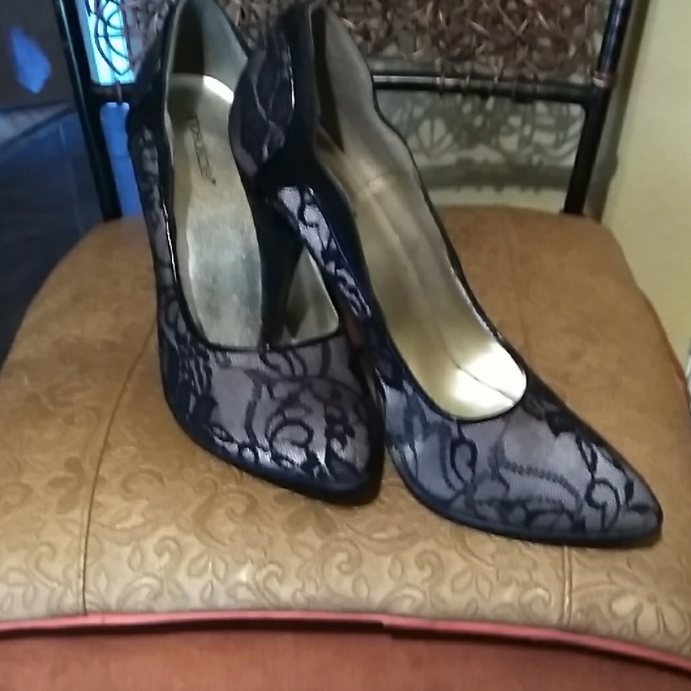 Shoes - Picture 2 of 4